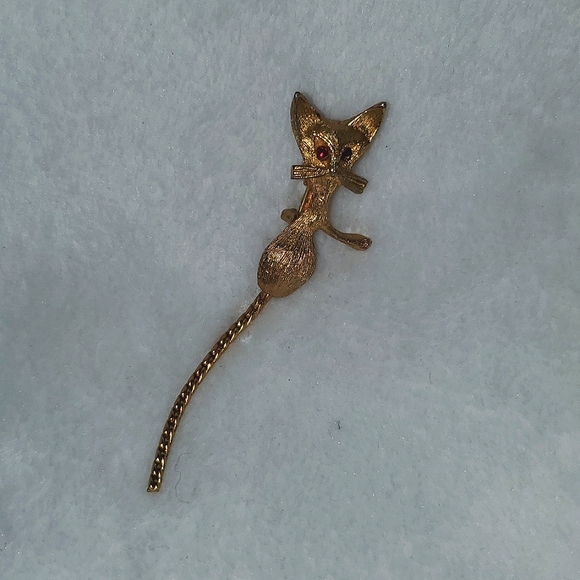 Vintage MCM Gold Tone Cat Brooch with Red Rhinestone Eyes and Flexible Tail - Picture 6 of 6